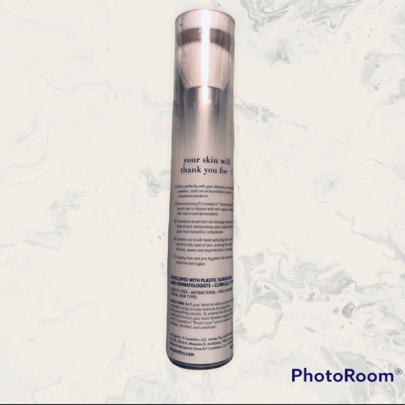 BNIP IT Cosmetics Heavenly Skin Skin-Smoothing Complexion Brush #704 - Picture 3 of 3